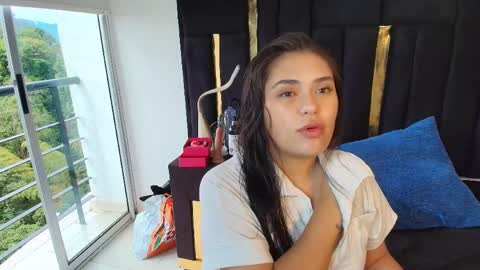 T H A I S  online show from 5, 4, 2026