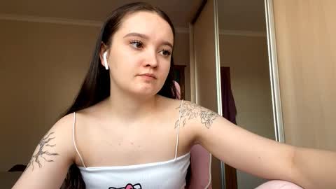 Snapshot of thaliakuchem chatting on 1, 3, 2026 Yumi online show from 1, 3, 2026