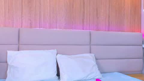 thalianarosse online show from 5, 4, 2026