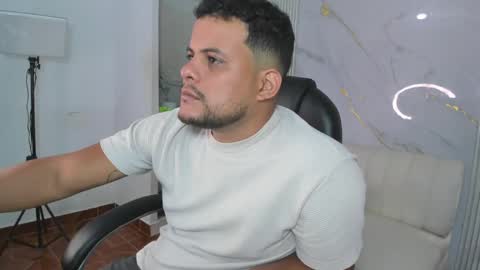 Snapshot of that_temptation chatting on 2, 2, 2025 that_temptation online show from 2, 2, 2025