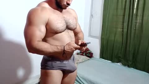 Snapshot of the_beastmuscle chatting on 12, 10, 2025 beast online show from 12, 10, 2025