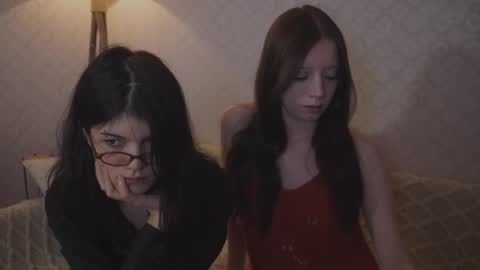 Snapshot of the_cure___ chatting on 9, 11, 2025 EllaLyn online show from 9, 11, 2025