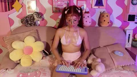 Snapshot of the_girl_with_the_red_hai chatting on 30, 11, 2025 zoe online show from 30, 11, 2025