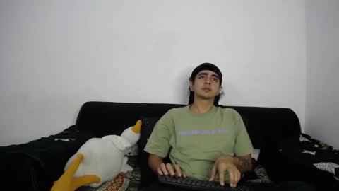 Snapshot of the_r00m chatting on 22, 9, 2025 Jaime  Angela online show from 22, 9, 2025