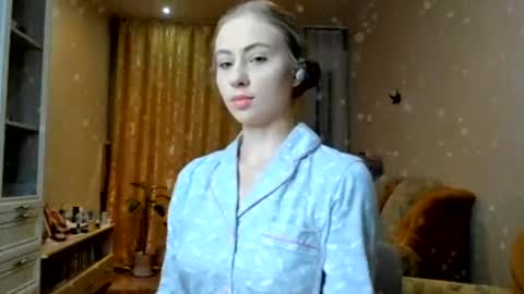 Ally    STREAMING ON TWITCH NOW Check my Twitter for updates online show from 5, 1, 2025