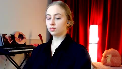 Ally    STREAMING ON TWITCH NOW Check my Twitter for updates online show from 6, 11, 2025