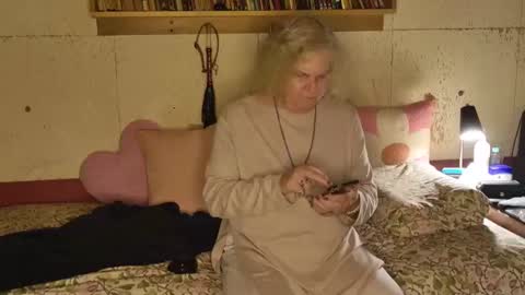 Snapshot of thea69plus chatting on 10, 9, 2025 thea TheaDora online show from 10, 9, 2025