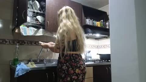 theauroramae -  online show from 9, 1, 2025