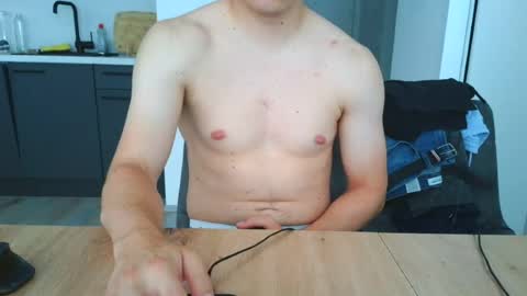 Snapshot of thecuteguy144949 chatting on 17, 6, 2026 thecuteguy144949 online show from 17, 6, 2026