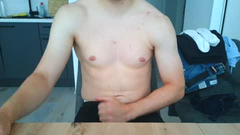 Snapshot of thecuteguy144949 chatting on 18, 6, 2026 thecuteguy144949 online show from 18, 6, 2026