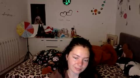 Snapshot of thefarmergirl chatting on 7, 6, 2026 TheFarmergirl online show from 7, 6, 2026