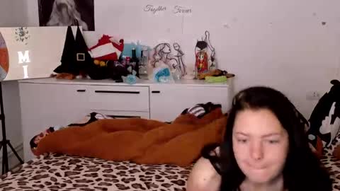 Snapshot of thefarmergirl chatting on 17, 6, 2026 TheFarmergirl online show from 17, 6, 2026