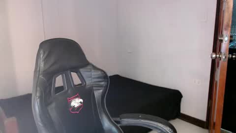 Snapshot of thefriskyasian chatting on 2, 1, 2025 Jaycee online show from 2, 1, 2025