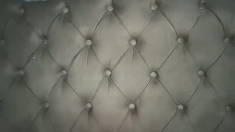 Elle  dont forget to folloW me and thumbs up online show from 5, 4, 2026