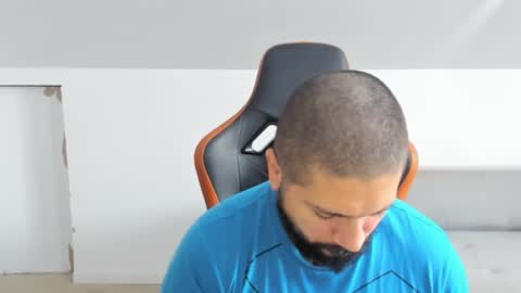 Snapshot of theguardian7 chatting on 25, 11, 2025 theguardian7 online show from 25, 11, 2025