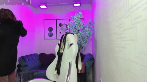 Theia  online show from 18, 2, 2026