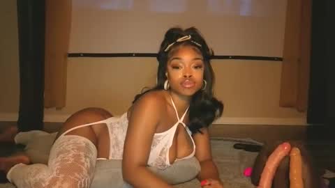 Snapshot of thelovelybrown chatting on 24, 11, 2025 thelovelybrown online show from 24, 11, 2025