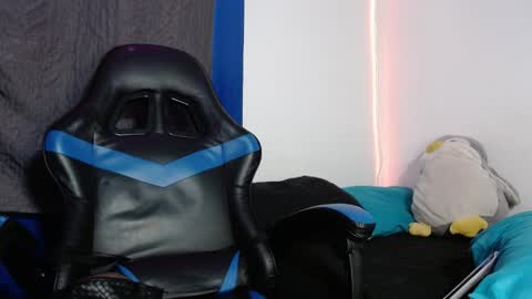 Snapshot of theo_levis chatting on 1, 5, 2026 theo_levis online show from 1, 5, 2026
