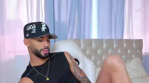 Snapshot of theo_sky1 chatting on 18, 9, 2025 Theo Sky online show from 18, 9, 2025