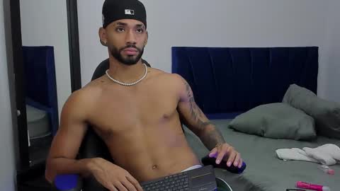 Snapshot of theo_sky1 chatting on 1, 10, 2025 Theo Sky online show from 1, 10, 2025