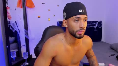 Snapshot of theo_sky1 chatting on 17, 10, 2025 Theo Sky online show from 17, 10, 2025