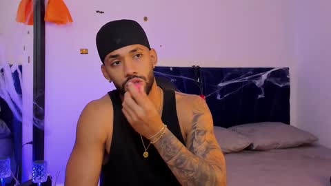 Snapshot of theo_sky1 chatting on 28, 10, 2025 Theo Sky online show from 28, 10, 2025