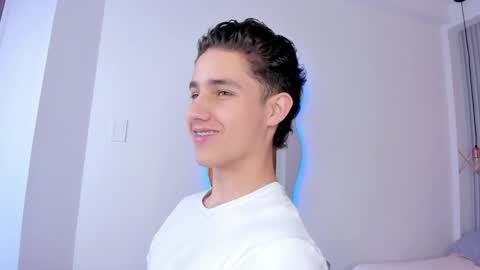 Snapshot of theohawke_ chatting on 5, 1, 2025 THEO- MATEO online show from 5, 1, 2025