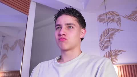 Snapshot of theohawke_ chatting on 23, 1, 2025 THEO- MATEO online show from 23, 1, 2025