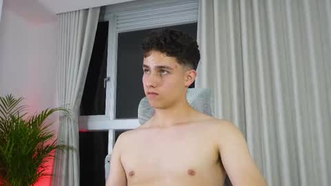 Snapshot of theohawke_ chatting on 24, 2, 2025 THEO- MATEO online show from 24, 2, 2025