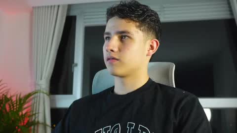 Snapshot of theohawke_ chatting on 1, 3, 2025 THEO- MATEO online show from 1, 3, 2025