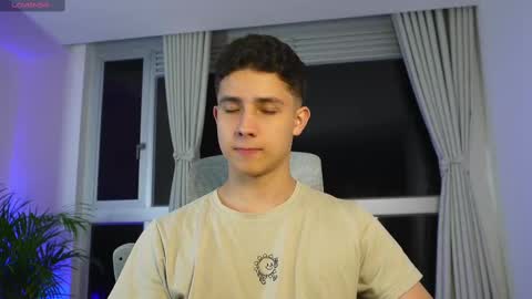 Snapshot of theohawke_ chatting on 11, 3, 2025 THEO- MATEO online show from 11, 3, 2025