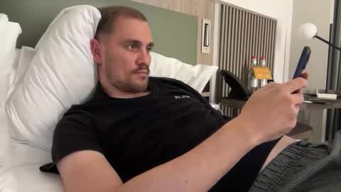 Snapshot of theonetojerkwith chatting on 6, 11, 2025 theonetojerkwith online show from 6, 11, 2025
