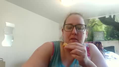 Snapshot of theresmoretolife chatting on 24, 5, 2026 theresmoretolife online show from 24, 5, 2026