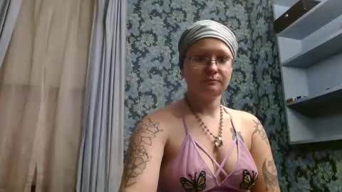 Snapshot of thesirenscall chatting on 15, 12, 2025 Siren of the Fae online show from 15, 12, 2025