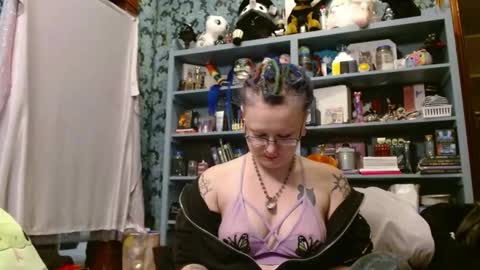 Snapshot of thesirenscall chatting on 20, 12, 2025 Siren of the Fae online show from 20, 12, 2025