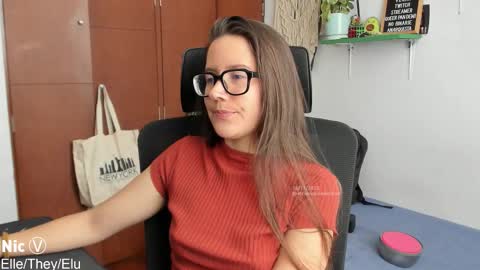 Snapshot of thetropicalseduction chatting on 14, 11, 2025 Nicole online show from 14, 11, 2025