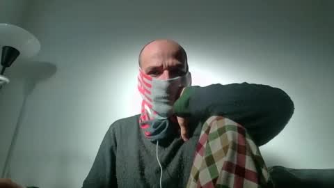 Snapshot of thetubedscarfguy chatting on 12, 3, 2025 Scarf guy online show from 12, 3, 2025