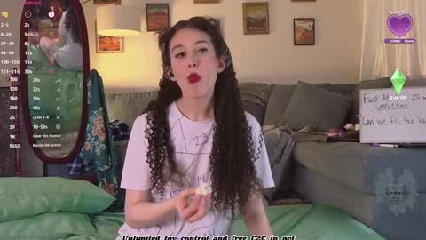 Snapshot of thewillownest chatting on 20, 10, 2025 thewillownest online show from 20, 10, 2025