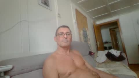 Snapshot of thhe13 chatting on 5, 1, 2025 thhe13 online show from 5, 1, 2025