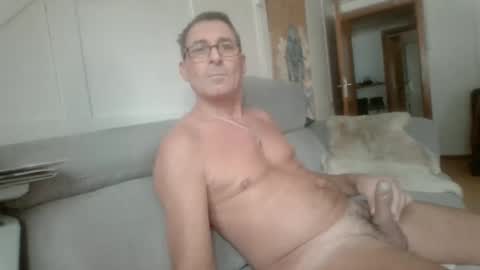 Snapshot of thhe13 chatting on 10, 1, 2025 thhe13 online show from 10, 1, 2025