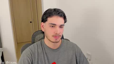 Snapshot of thiaan__ chatting on 28, 10, 2025 thiaan__ online show from 28, 10, 2025