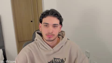 Snapshot of thiaan__ chatting on 29, 10, 2025 thiaan__ online show from 29, 10, 2025