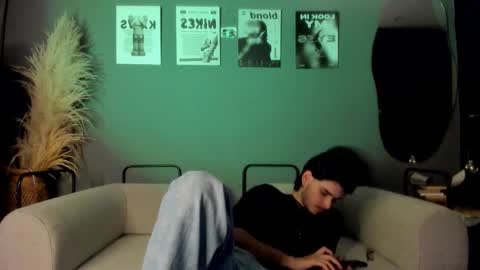 Snapshot of thiaan__ chatting on 1, 11, 2025 thiaan__ online show from 1, 11, 2025