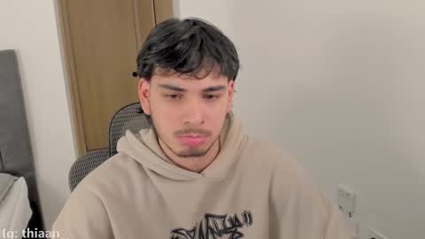 Snapshot of thiaan__ chatting on 4, 11, 2025 thiaan__ online show from 4, 11, 2025