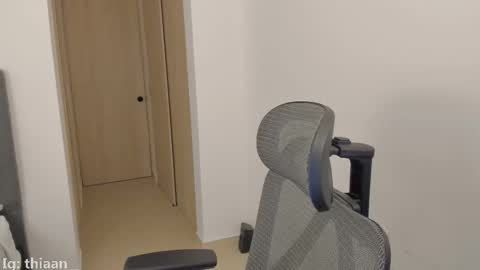 Snapshot of thiaan__ chatting on 8, 11, 2025 thiaan__ online show from 8, 11, 2025