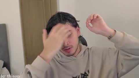 Snapshot of thiaan__ chatting on 16, 11, 2025 thiaan__ online show from 16, 11, 2025