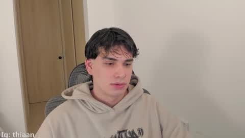 Snapshot of thiaan__ chatting on 20, 11, 2025 thiaan__ online show from 20, 11, 2025