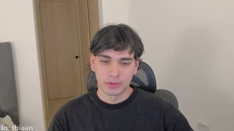 Snapshot of thiaan__ chatting on 23, 11, 2025 thiaan__ online show from 23, 11, 2025