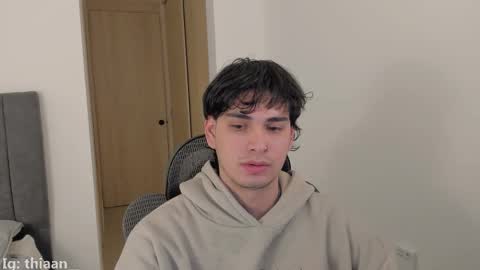 Snapshot of thiaan__ chatting on 25, 11, 2025 thiaan__ online show from 25, 11, 2025