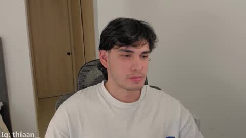 Snapshot of thiaan__ chatting on 30, 11, 2025 thiaan__ online show from 30, 11, 2025